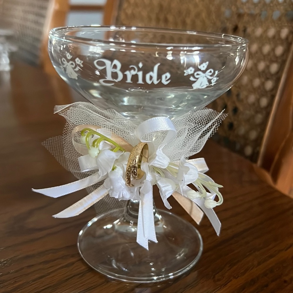 Wedding - Bride and Groom champagne glasses - Picture 3 of 4